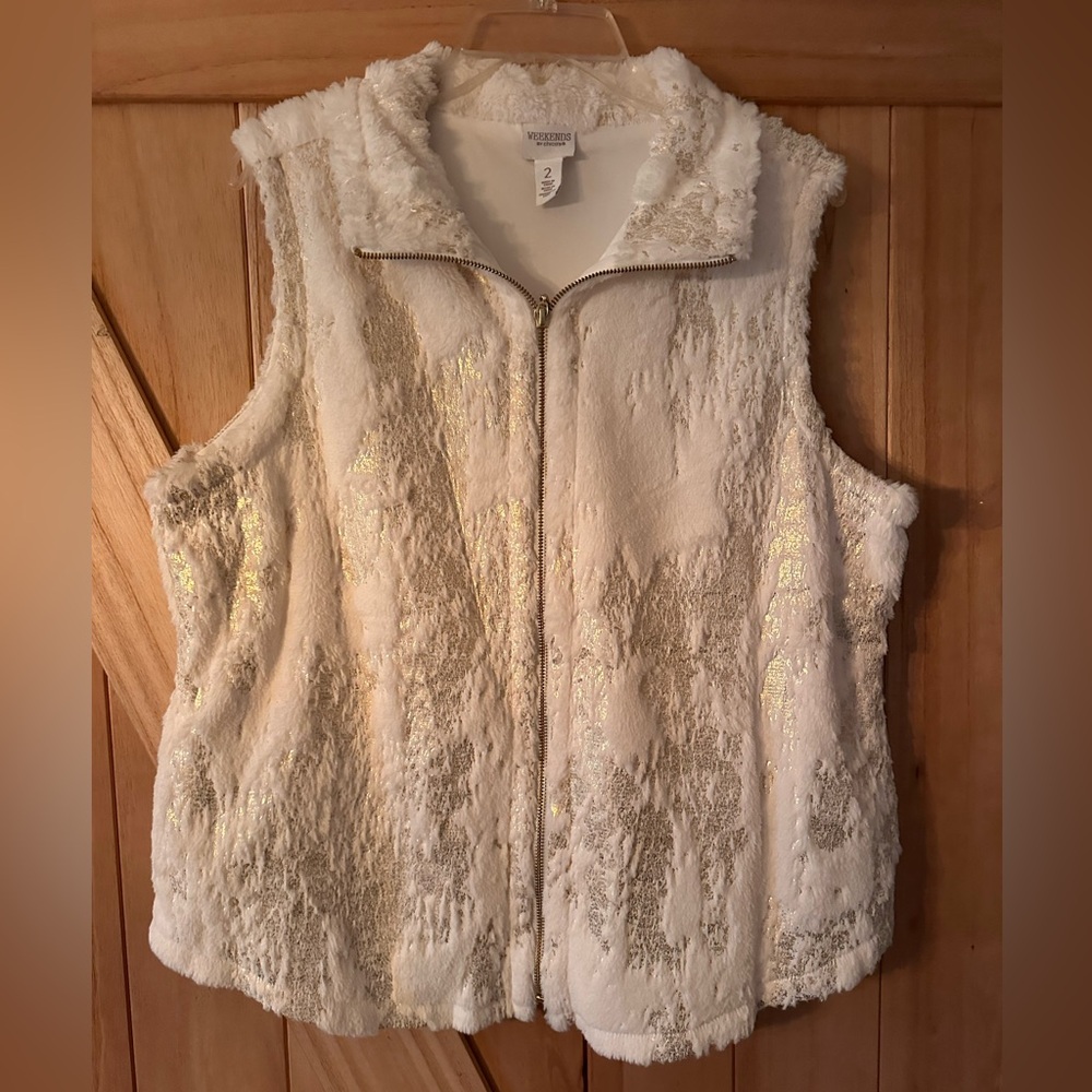 Weekend by Chico’s White and Gold Faux Fur Vest